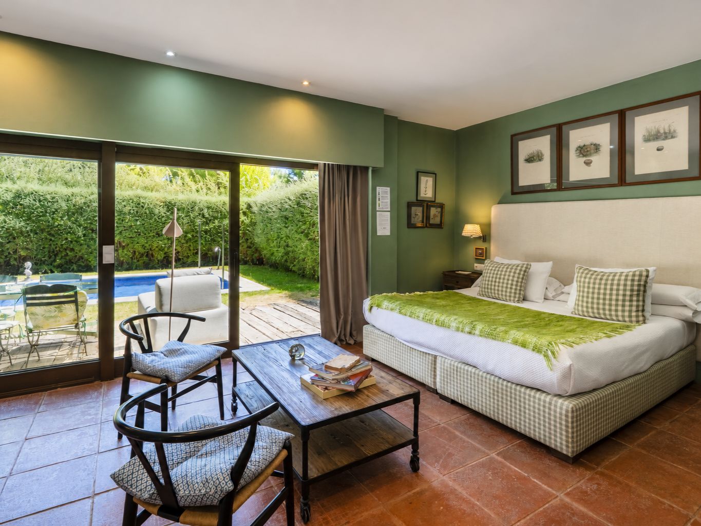 Piscina privada de una suite de Hotel Boutique Pinar en Cuenca