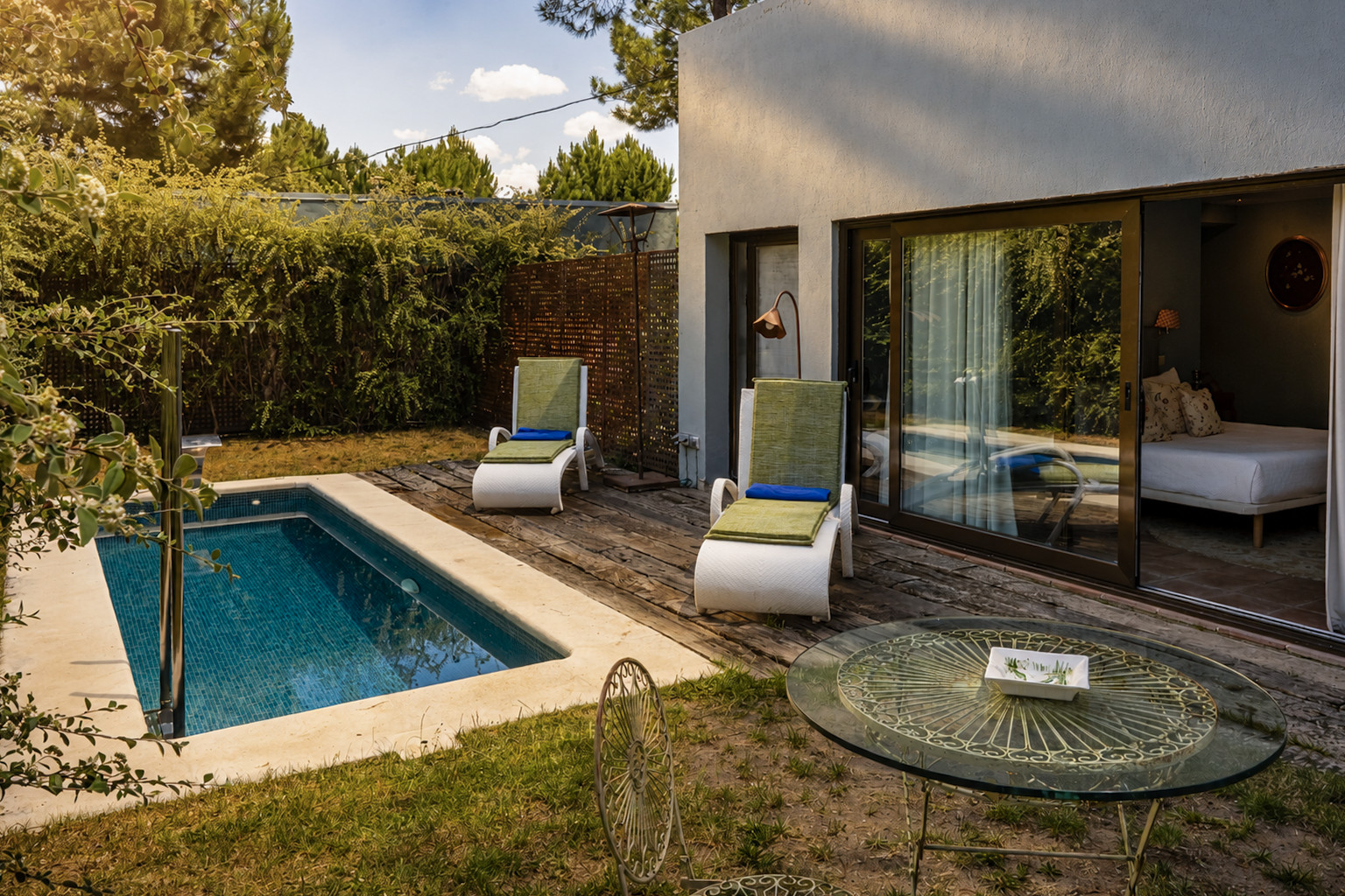 Piscina privada de una suite de Hotel Boutique Pinar en Cuenca