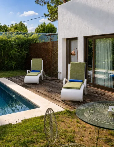 Piscina privada de una suite de Hotel Boutique Pinar en Cuenca