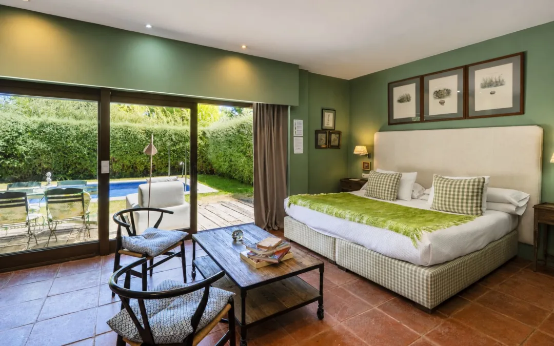 Piscina privada de una suite de Hotel Boutique Pinar en Cuenca
