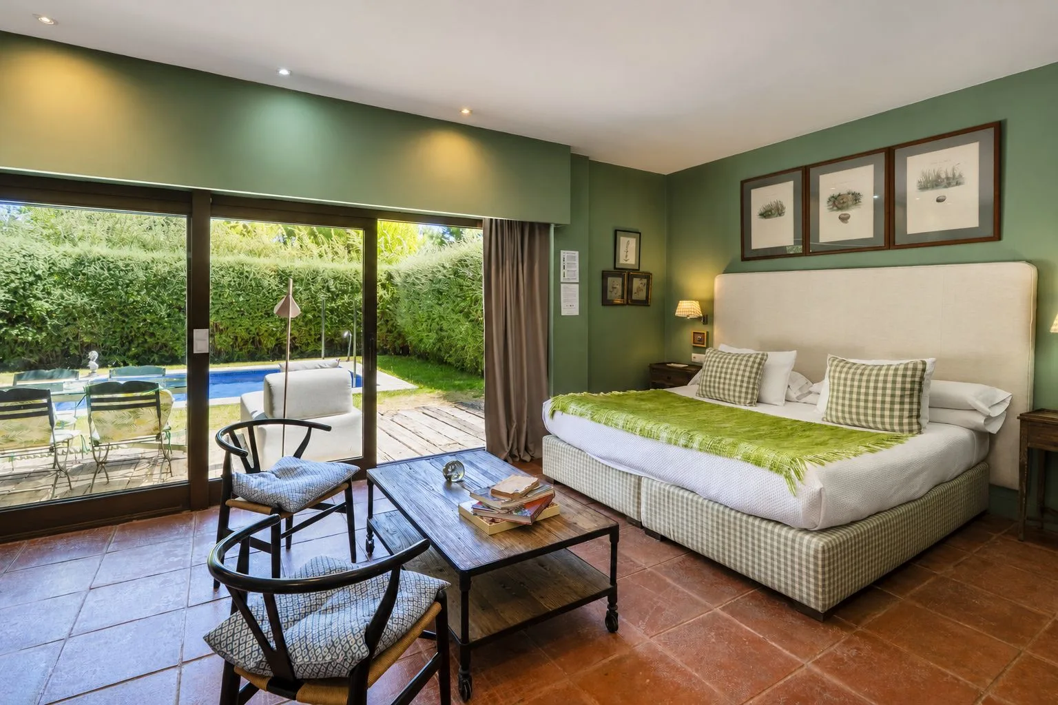Piscina privada de una suite de Hotel Boutique Pinar en Cuenca